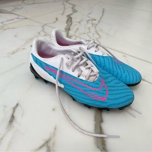 Nike Phantom GX Academy Soccer Cleats